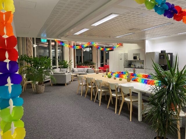 Espoon toimisto koristeltuna